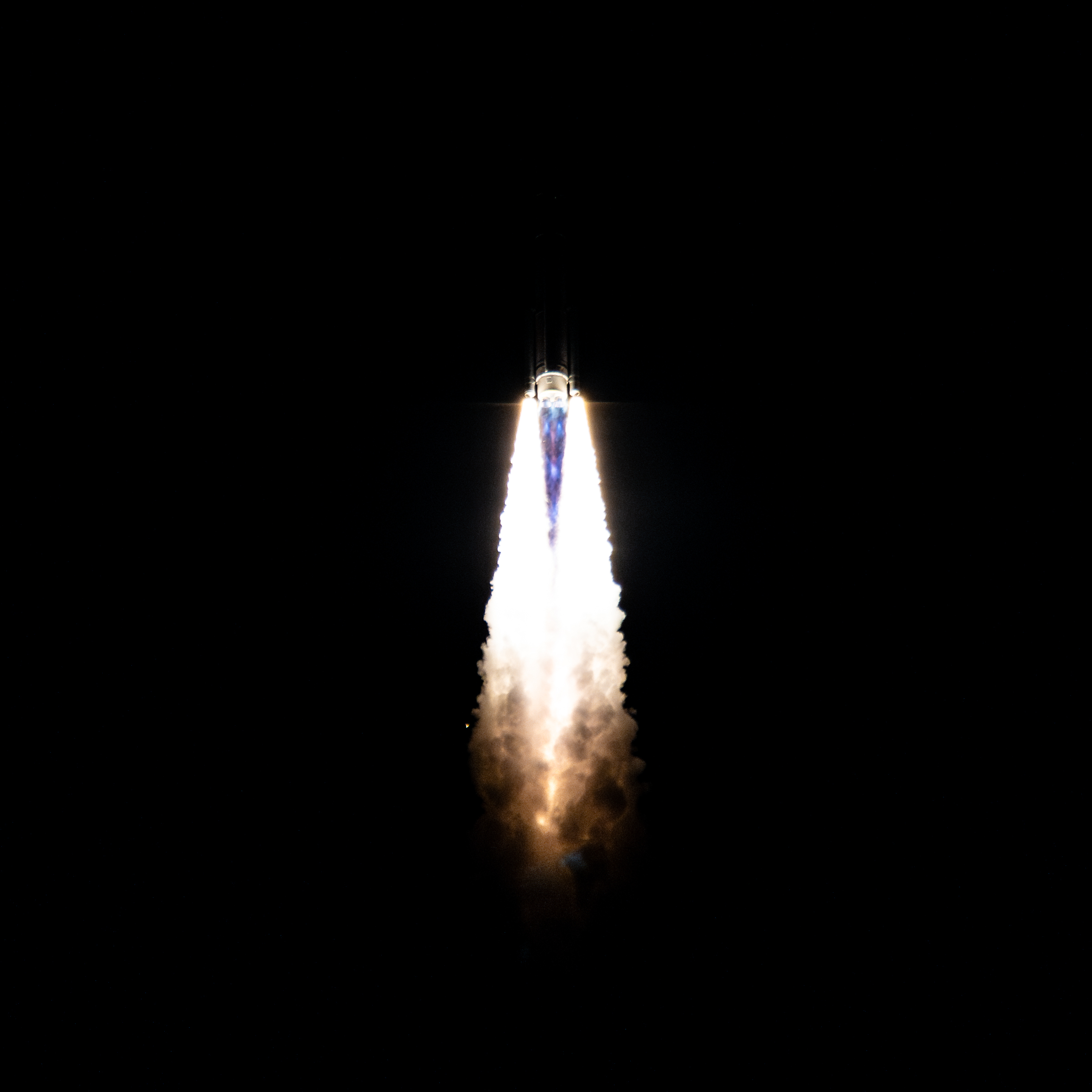 A close crop of Vulcan ascending away from the space port. The SRB and liquid engine exhaust are clearly visible.